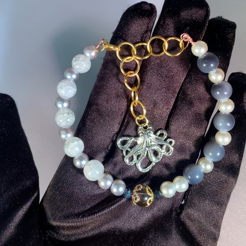 TIDAL SYMMETRY — Handcrafted Pearl & Gray Glass Beaded Bracelet w Octopus Charm